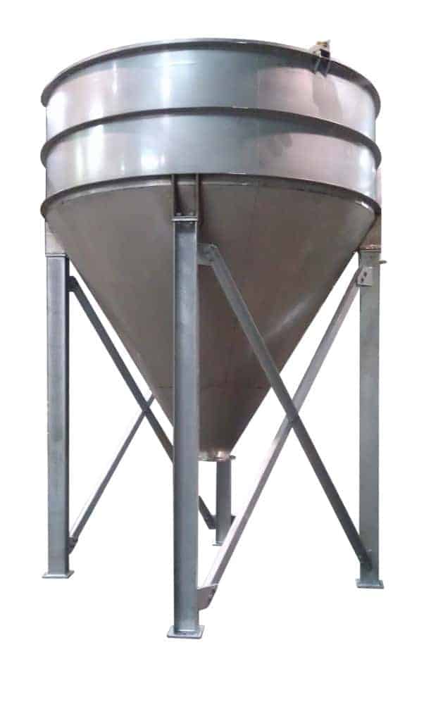 Wastewater clarifiers for separating water and solids