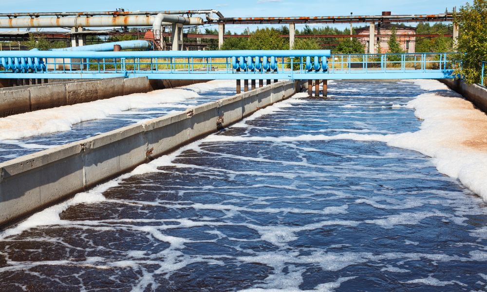 Oil skimmers effectively treat wastewater from oil spills, wash bays, food processing equipment, and contaminated ponds or lakes.